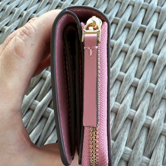 NWT Tory Burch Emerson Patent Leather Mini Wallet Pink with Gold Logo - Picture 4 of 9